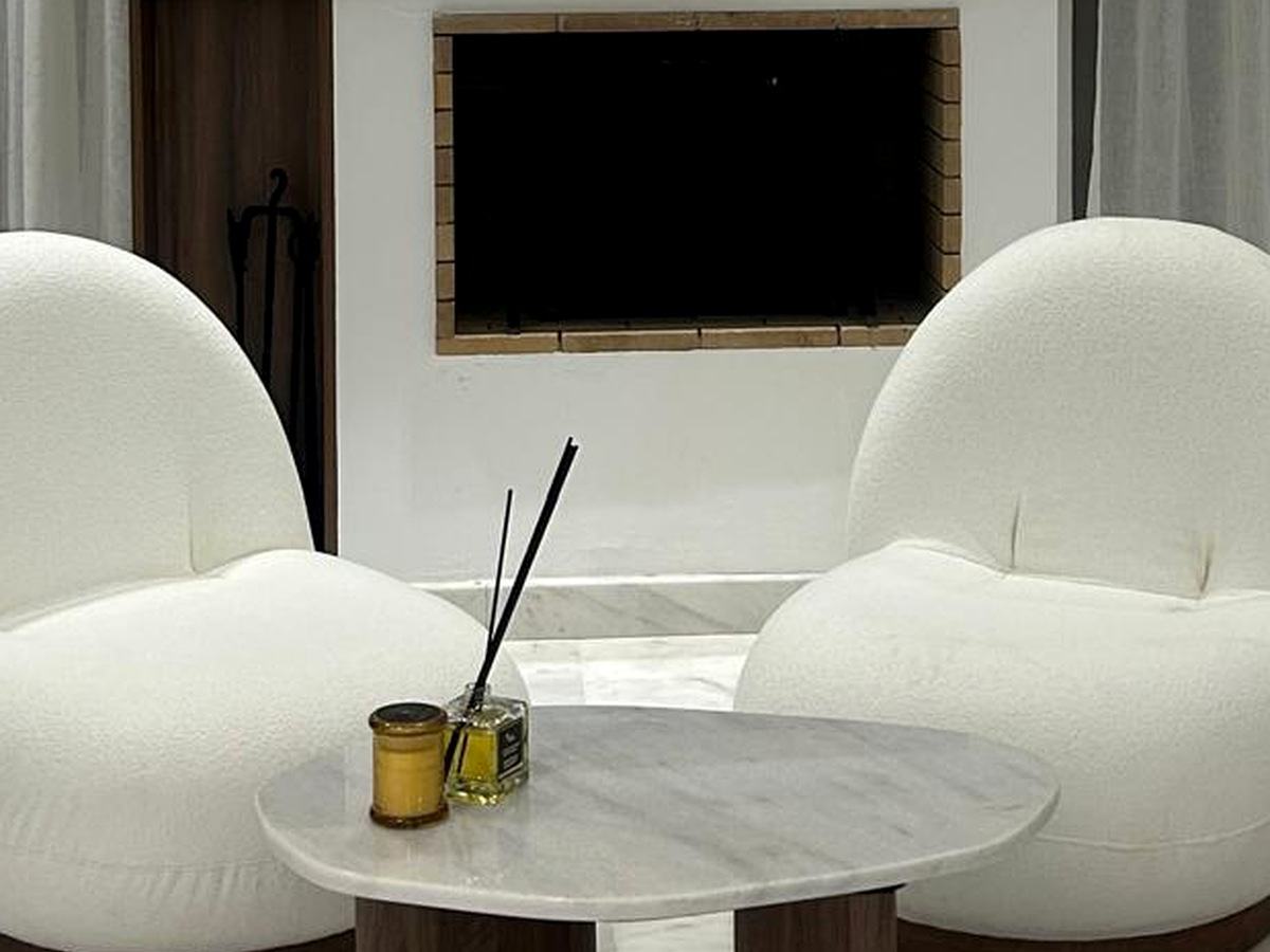 Fauteuils arrondis — Villa Souissi Rabat